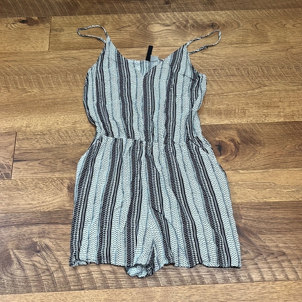 Divided H&M Women’s Printed Romper Size US 10